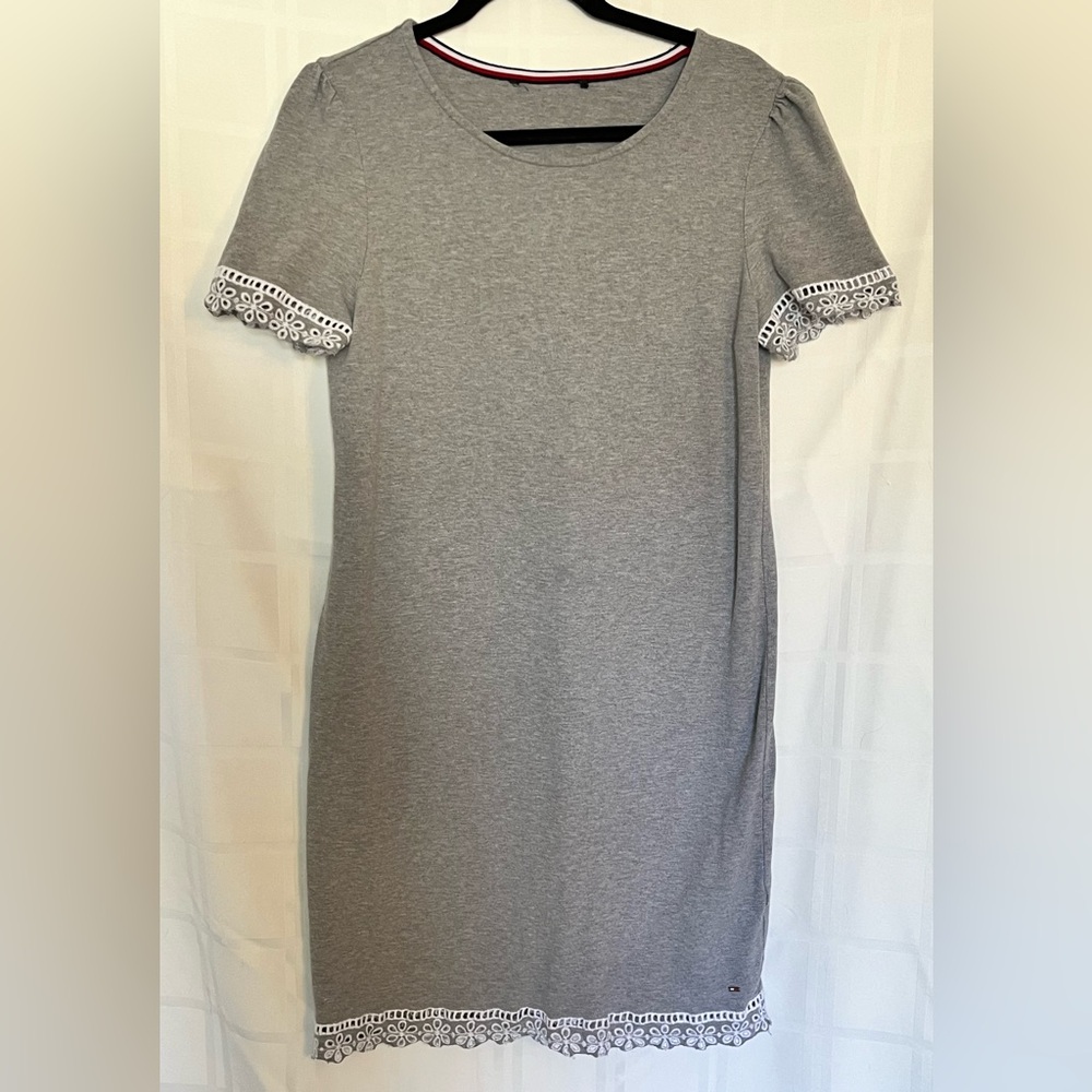 Tommy Hilfiger women’s cotton dress size small eyelet trim around sleeves Hem